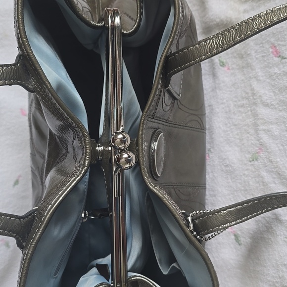 Coach Metallic Kisslock Satchel.Signature Stictched Patent Carryall. - Picture 9 of 14